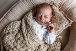 neugeborenes baby im Fotostudio in hamburg